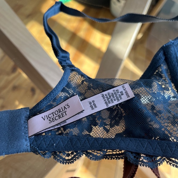 Victoria’s Secret bras 32DD - Picture 3 of 5